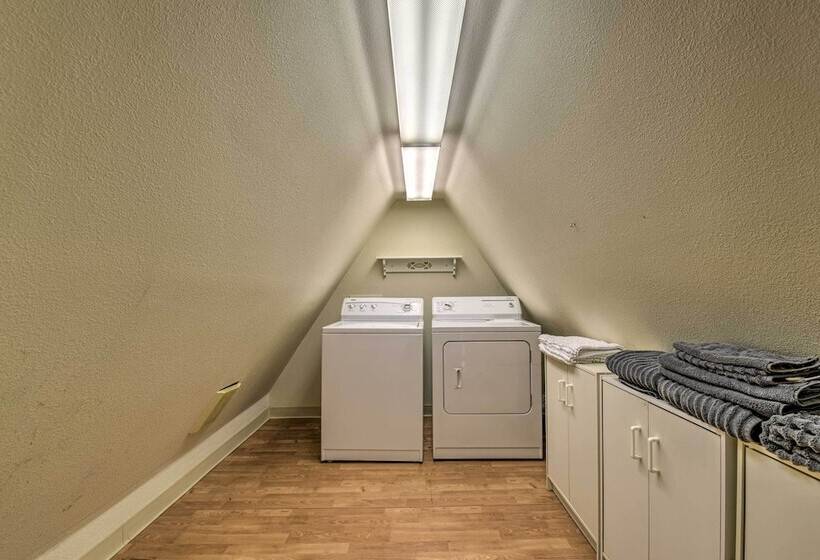 Charming Antioch Home W/ Private Yard + Grill