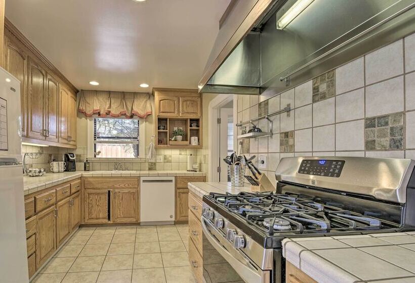 Charming Antioch Home W/ Private Yard + Grill