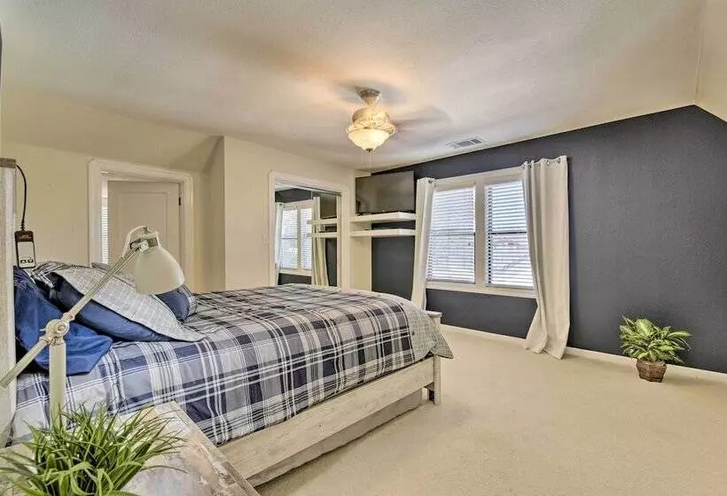 Charming Antioch Home W/ Private Yard + Grill