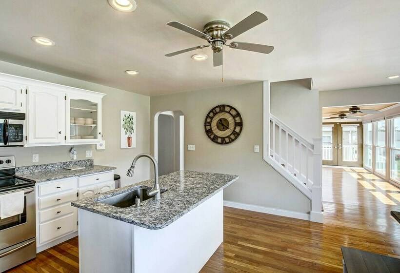 Charming Lake Winnebago Retreat: Dock & View!