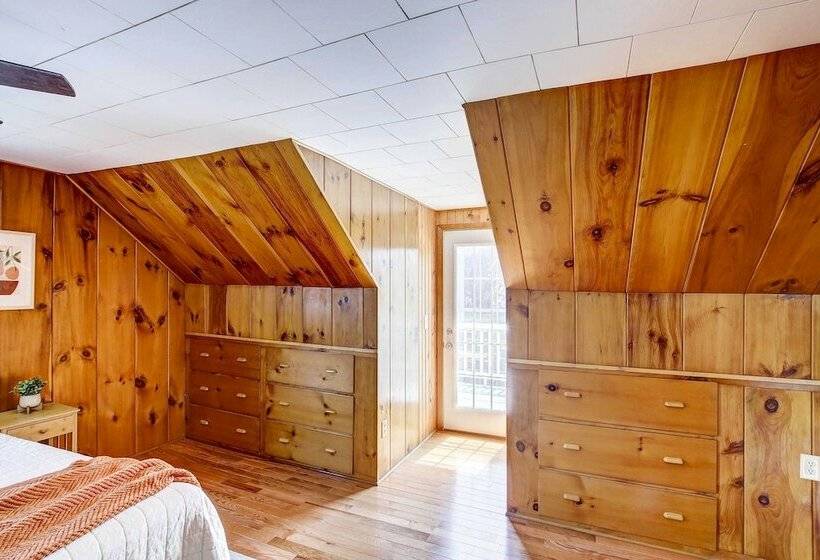 Charming Lake Winnebago Retreat: Dock & View!