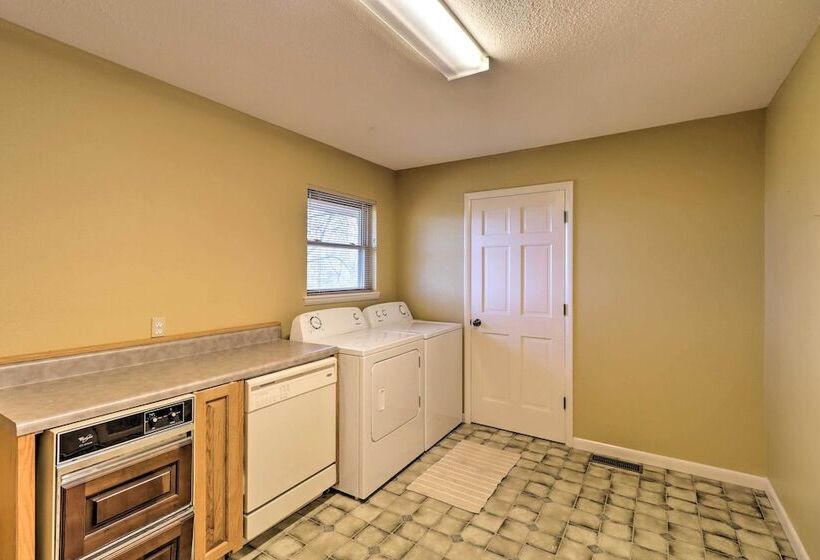 Charming Mountain Home Retreat W/ Lake Views!