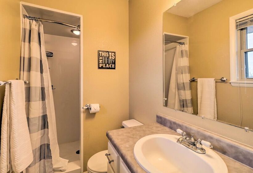 Charming Mountain Home Retreat W/ Lake Views!