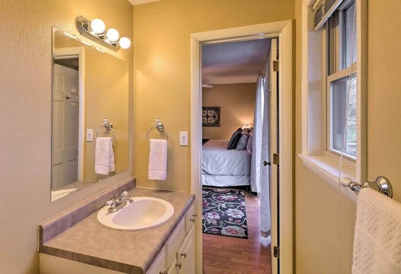 Charming Mountain Home Retreat W/ Lake Views!