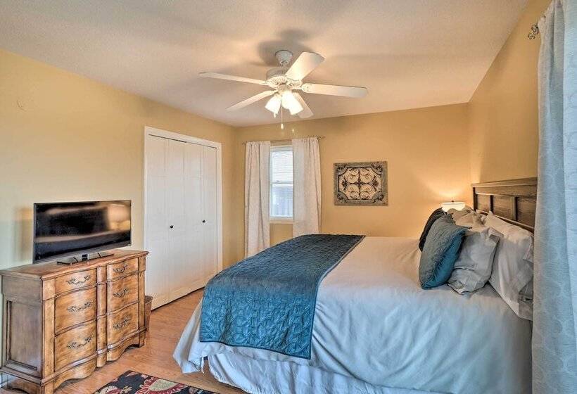 Charming Mountain Home Retreat W/ Lake Views!