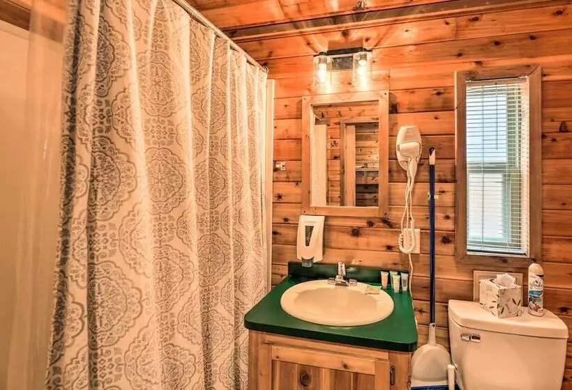 Charming New Bern Log Cabin   Pets Welcome!