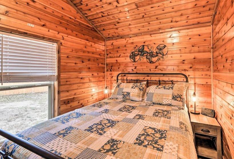 Charming New Bern Log Cabin Pets Welcome!