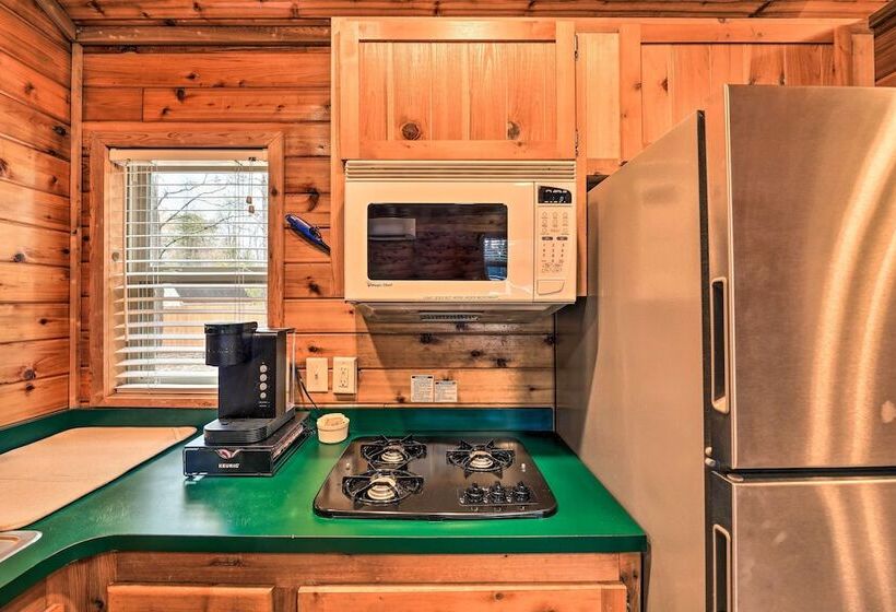 Charming New Bern Log Cabin Pets Welcome!