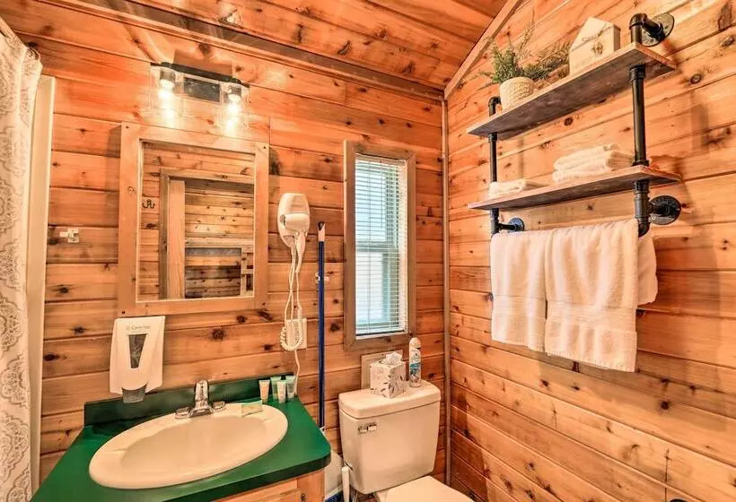 Charming New Bern Log Cabin   Pets Welcome!