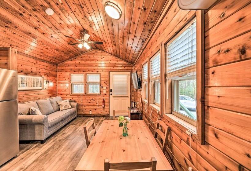 Charming New Bern Log Cabin Pets Welcome!