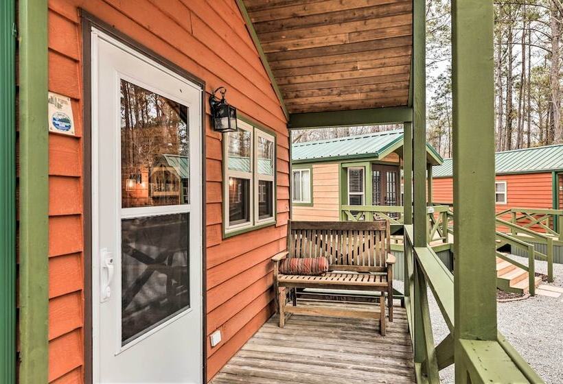 Charming New Bern Log Cabin Pets Welcome!