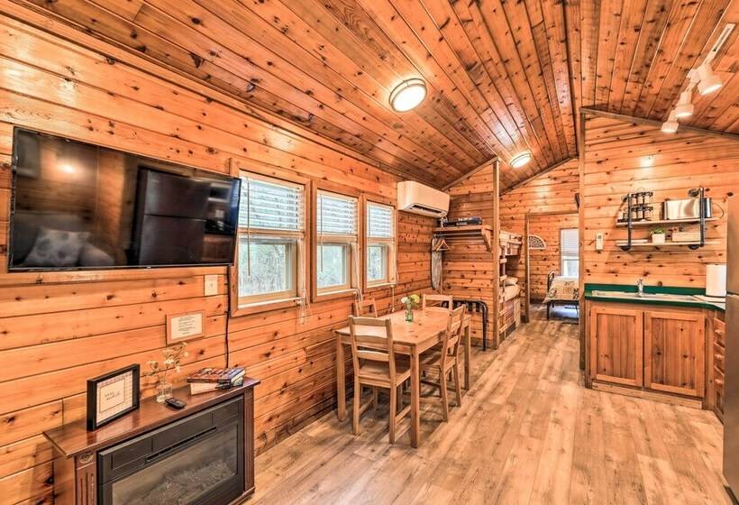 Charming New Bern Log Cabin Pets Welcome!