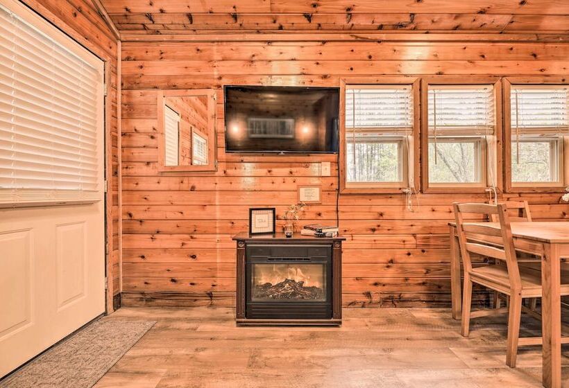 Charming New Bern Log Cabin Pets Welcome!