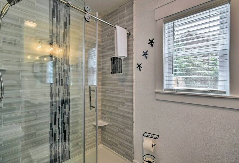 Chic Outer Banks Bungalow < 1 Mi To Beach!