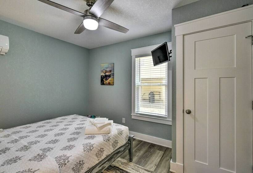 Chic Outer Banks Bungalow < 1 Mi To Beach!