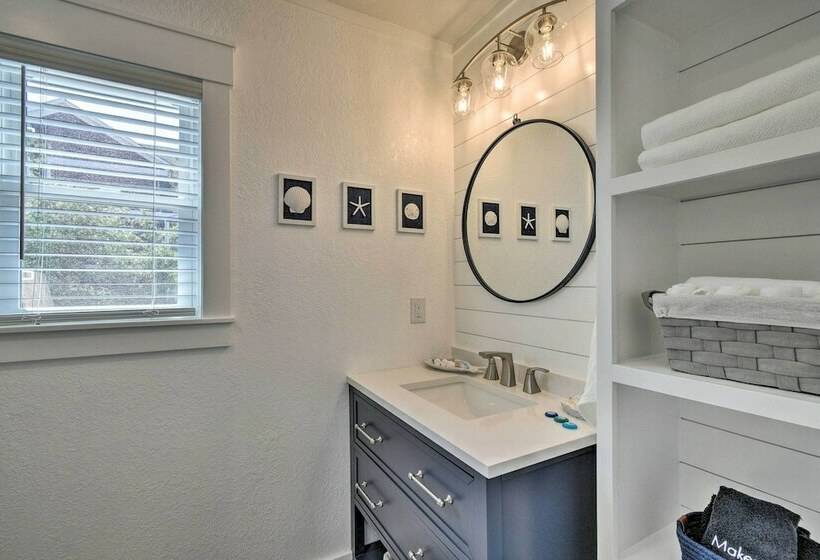 Chic Outer Banks Bungalow < 1 Mi To Beach!