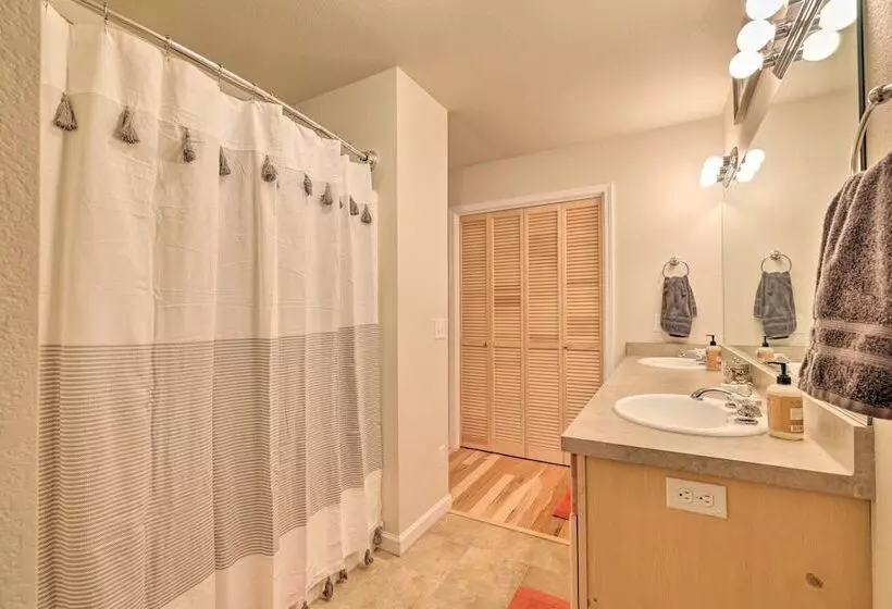 Cold Springs Mountain Cabin: Hot Tub & Generator