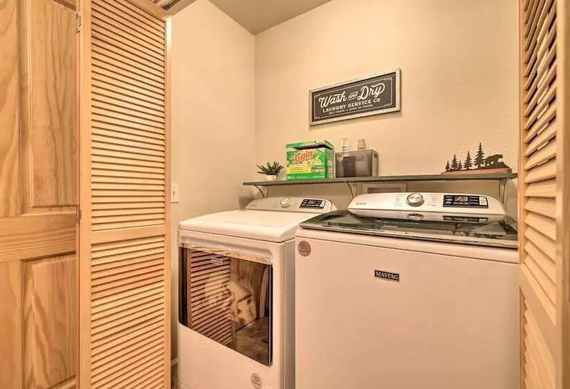 Cold Springs Mountain Cabin: Hot Tub & Generator