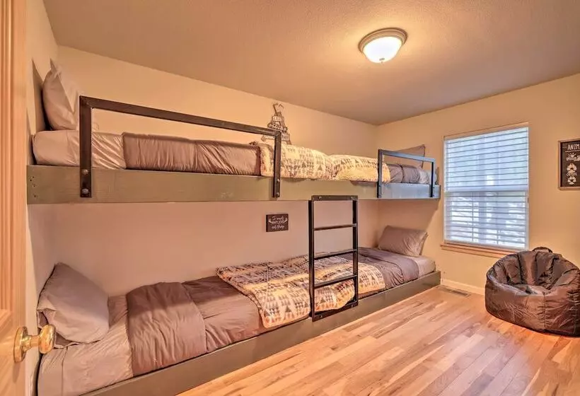 Cold Springs Mountain Cabin: Hot Tub & Generator