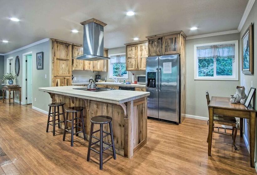 Coos Bay Retreat < 2 Mi To Marina & Casino!