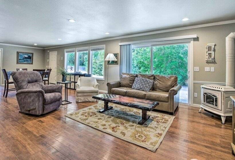 Coos Bay Retreat < 2 Mi To Marina & Casino!