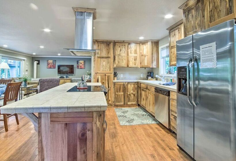 Coos Bay Retreat < 2 Mi To Marina & Casino!