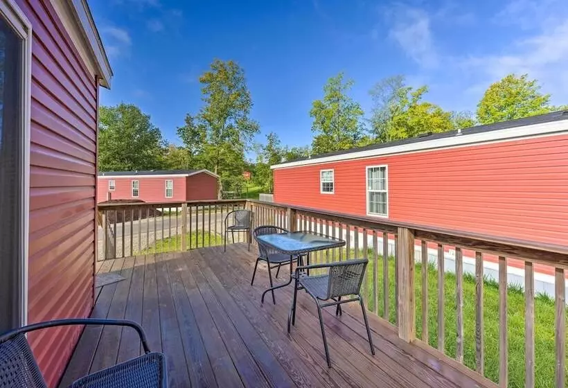 Cozy Cassopolis Cabin, Near Parks & Golfing!