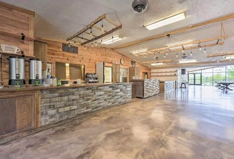 Cozy Cassopolis Cabin, Near Parks & Golfing!