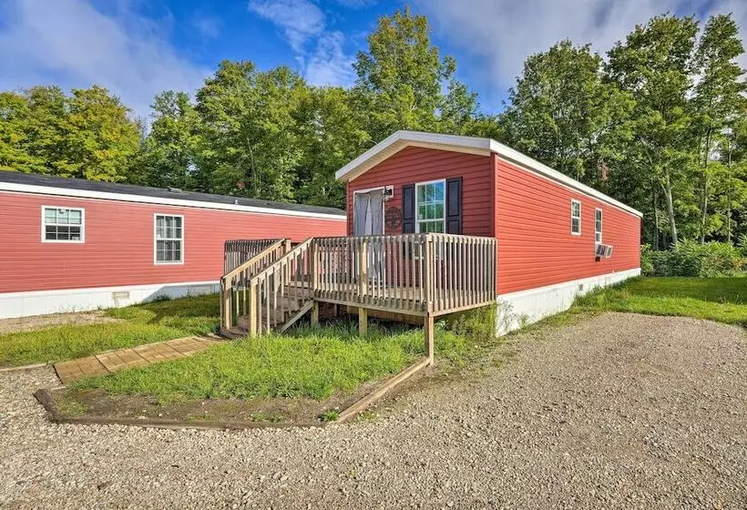 Cozy Cassopolis Cabin, Near Parks & Golfing!