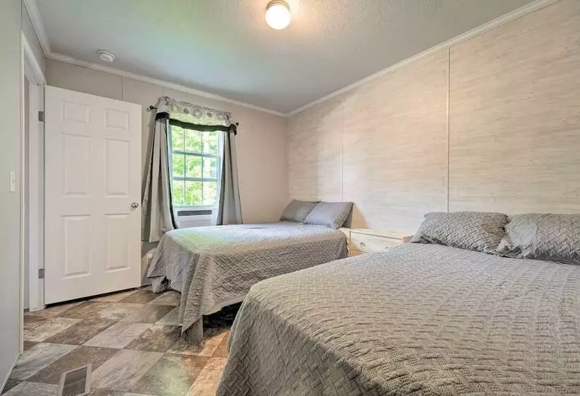 Cozy Cassopolis Cabin, Near Parks & Golfing!