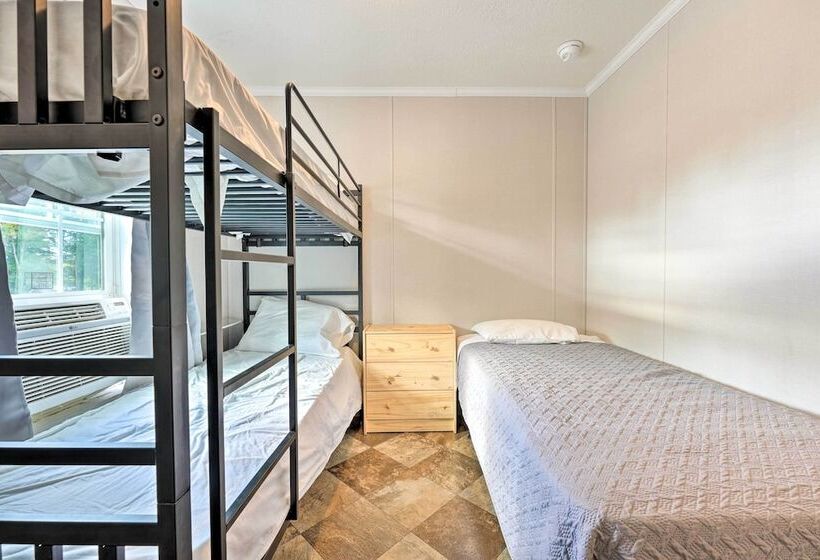 Cozy Cassopolis Cabin, Near Parks & Golfing!