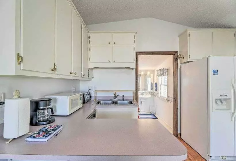 Cozy Cottage  W/ Shared Dock On Dawson Creek