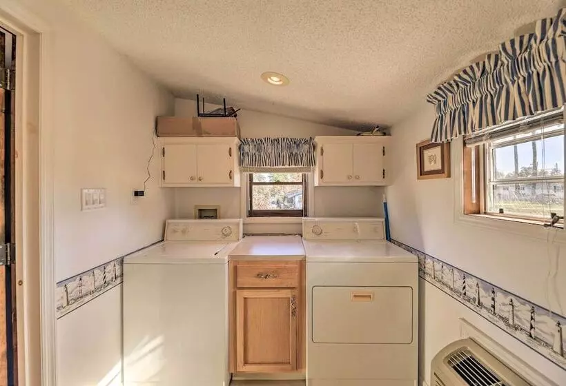 Cozy Cottage  W/ Shared Dock On Dawson Creek