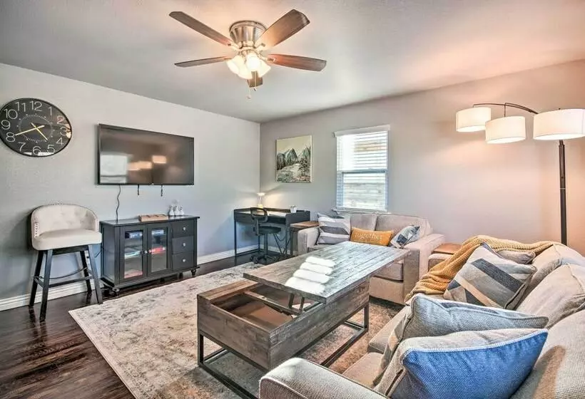 Cozy Duplex, Walk To Bentonville City Square!