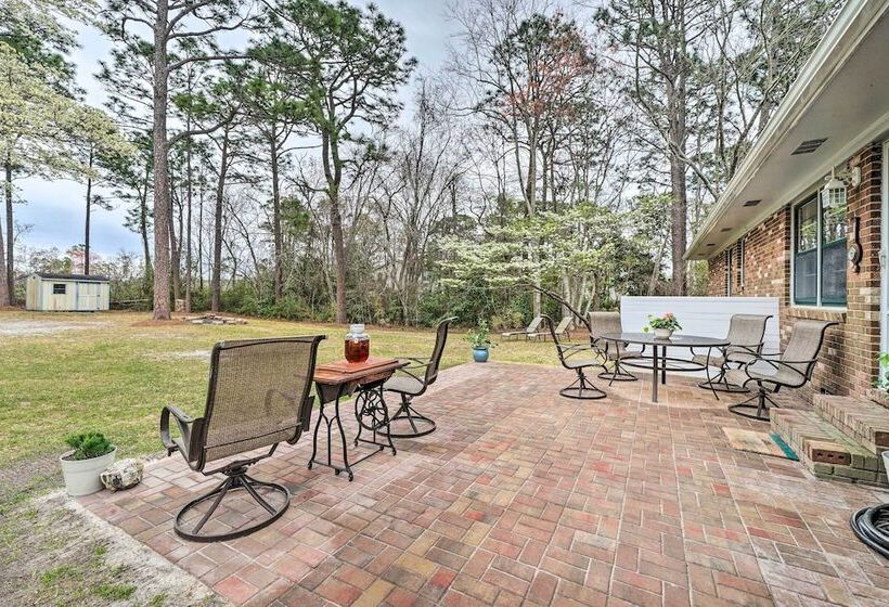 Cozy Wilmington Vacation Rental: 10 Mi To Beach!