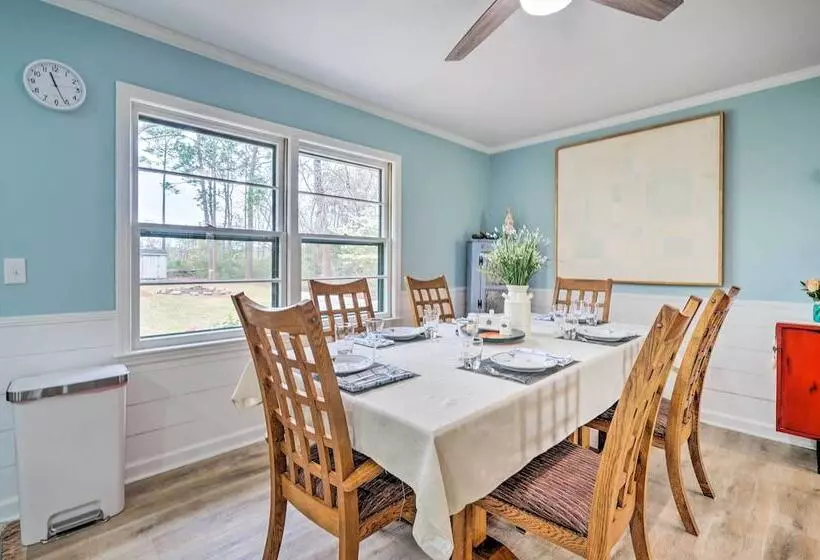 Cozy Wilmington Vacation Rental: 10 Mi To Beach!