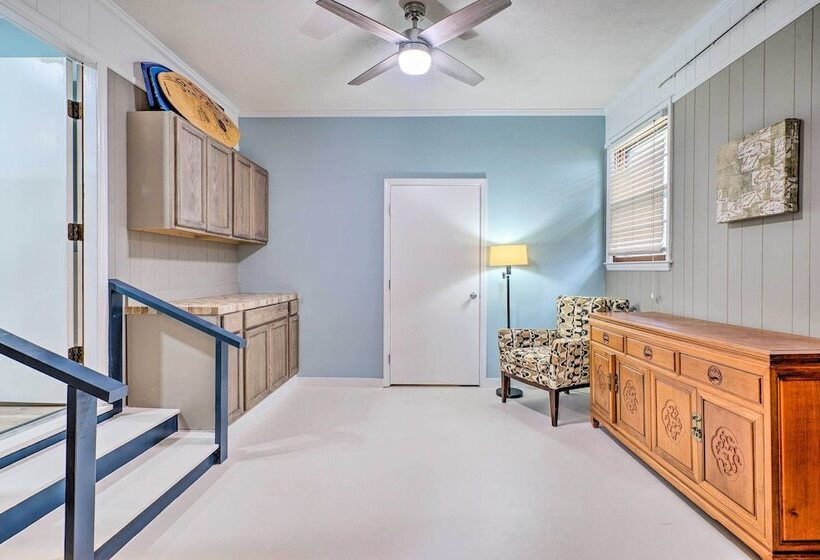 Cozy Wilmington Vacation Rental: 10 Mi To Beach!