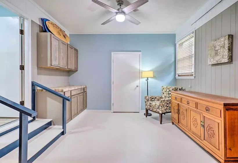 Cozy Wilmington Vacation Rental: 10 Mi To Beach!