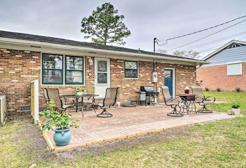 Cozy Wilmington Vacation Rental: 10 Mi To Beach!