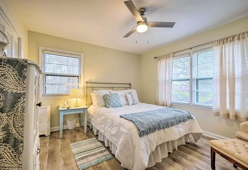 Cozy Wilmington Vacation Rental: 10 Mi To Beach!