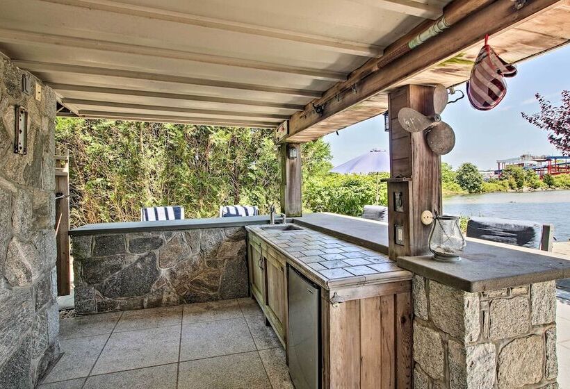 Deluxe Waterford Home W/ Views, Outdoor Bar & More