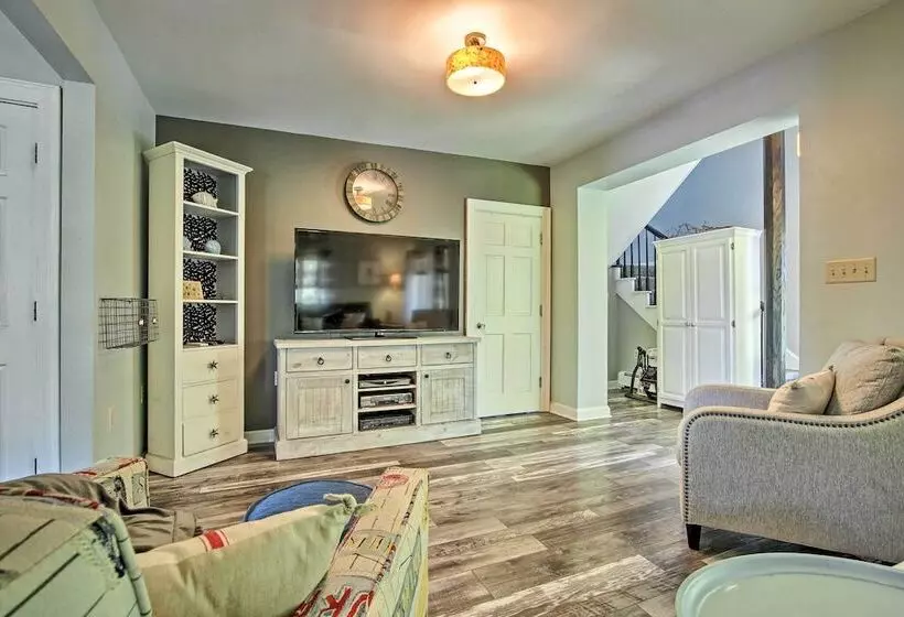 Deluxe Waterford Home W/ Views, Outdoor Bar & More