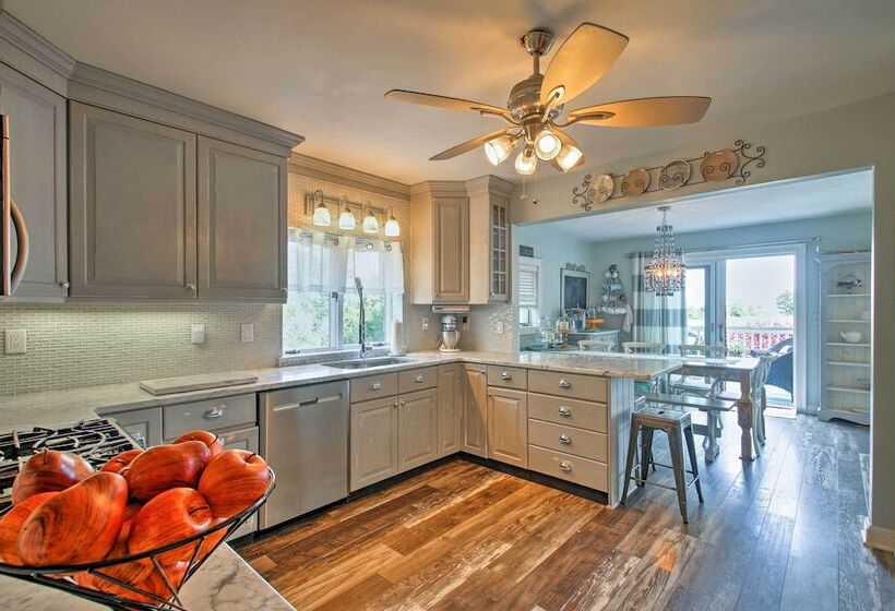 Deluxe Waterford Home W/ Views, Outdoor Bar & More