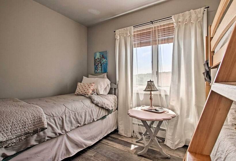 Deluxe Waterford Home W/ Views, Outdoor Bar & More