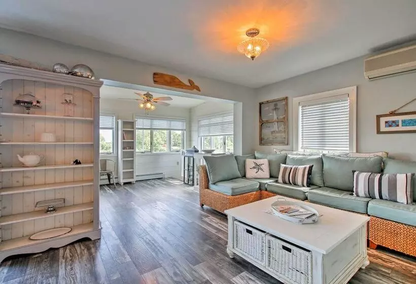 Deluxe Waterford Home W/ Views, Outdoor Bar & More