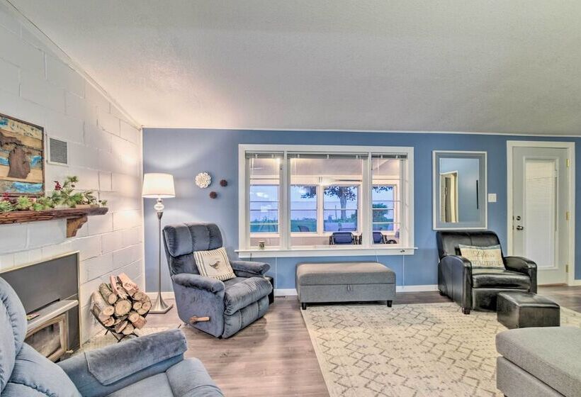 East Tawas Cabin W/ Lake Huron Access & Views