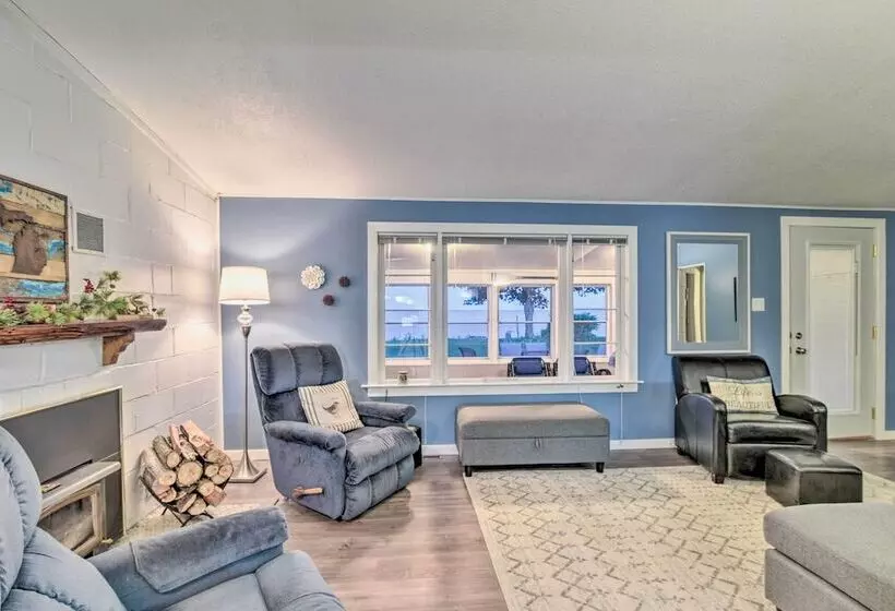 East Tawas Cabin W/ Lake Huron Access & Views