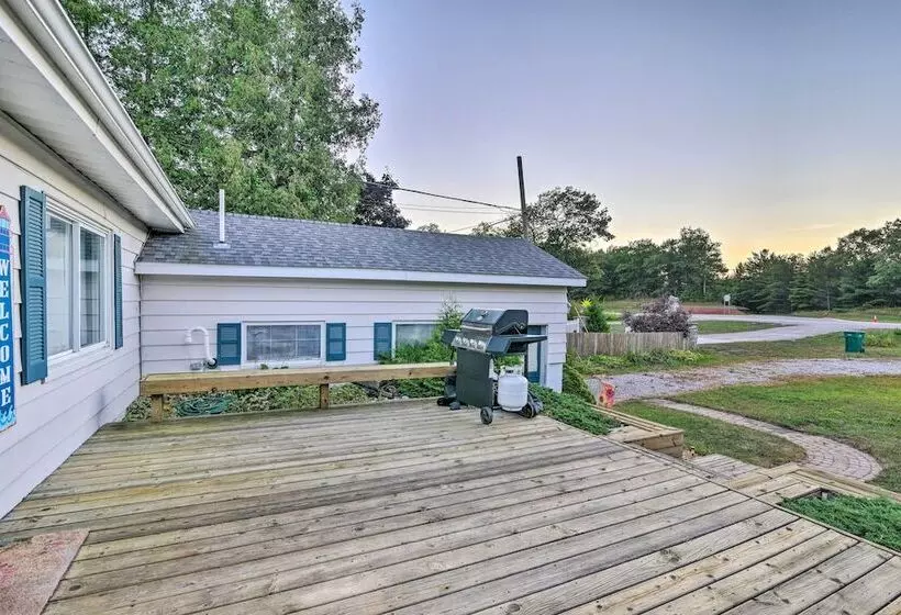 East Tawas Cabin W/ Lake Huron Access & Views