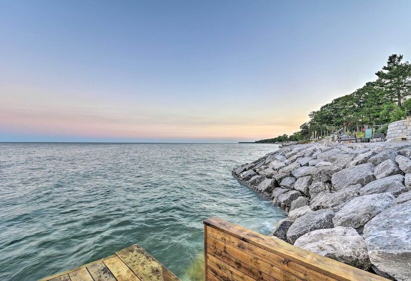 East Tawas Cabin W/ Lake Huron Access & Views
