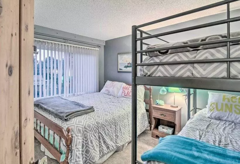 East Tawas Cabin W/ Lake Huron Access & Views